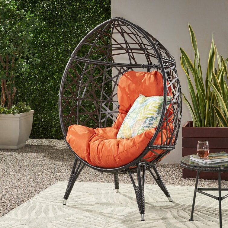 Teardrop wicker store chair